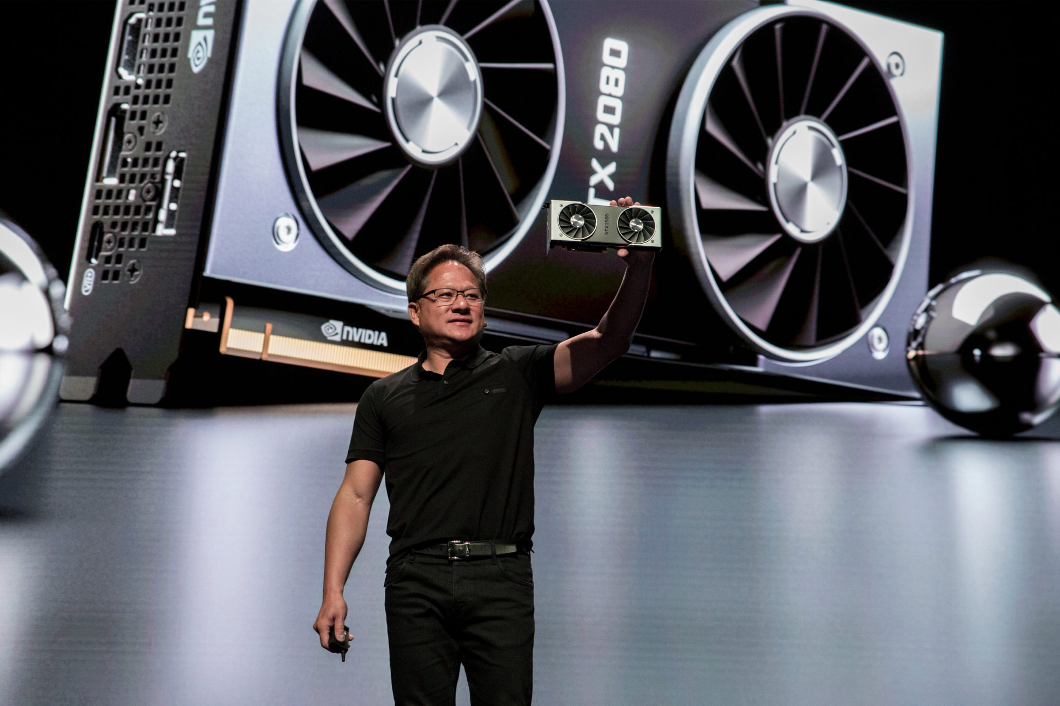 NVIDIA cho thấy GPU GeForce RTX của họ nhanh hơn và mạnh hơn các máy chơi game thế hệ tiếp theo